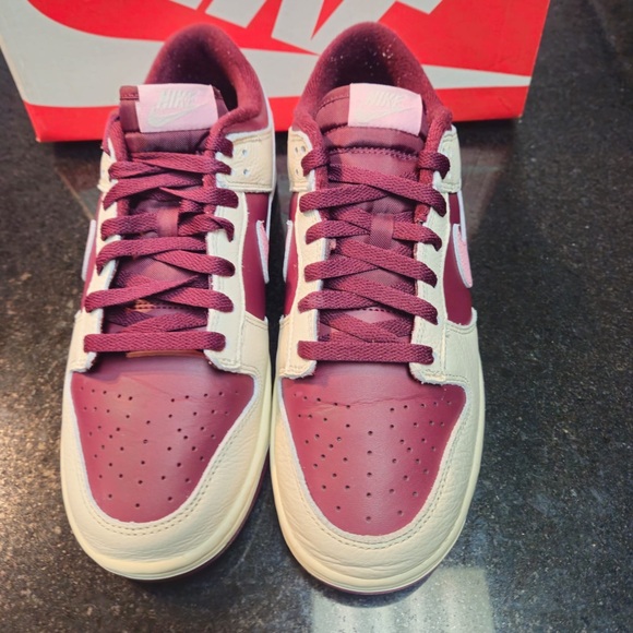 Nike Dunk Low Retro PRM 'Valentine's Day' (2023)
SKU: DR9705-100 sz 9.5 - Picture 6 of 12